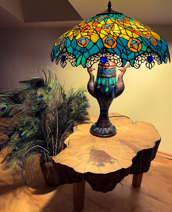 vitrazova stolova lampa pav