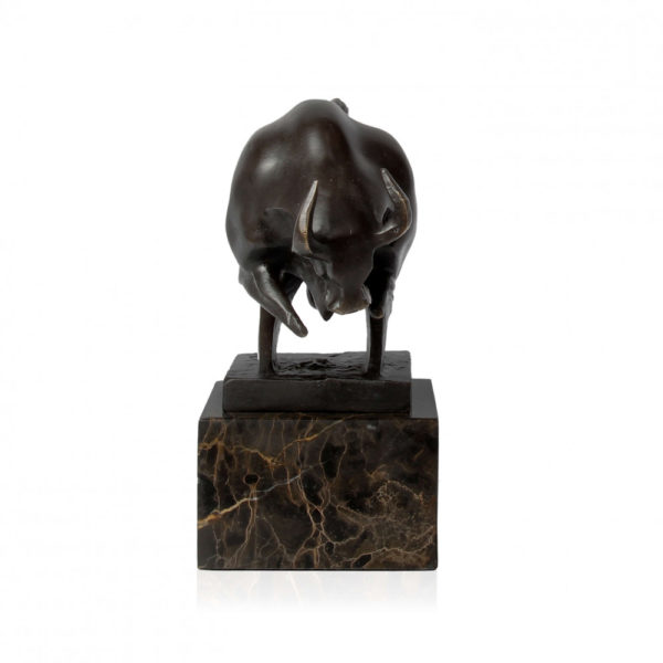 bronzova socha byk