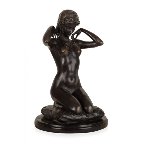 bronzova socha akt