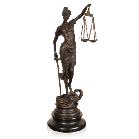 bronzova socha spravodlivost