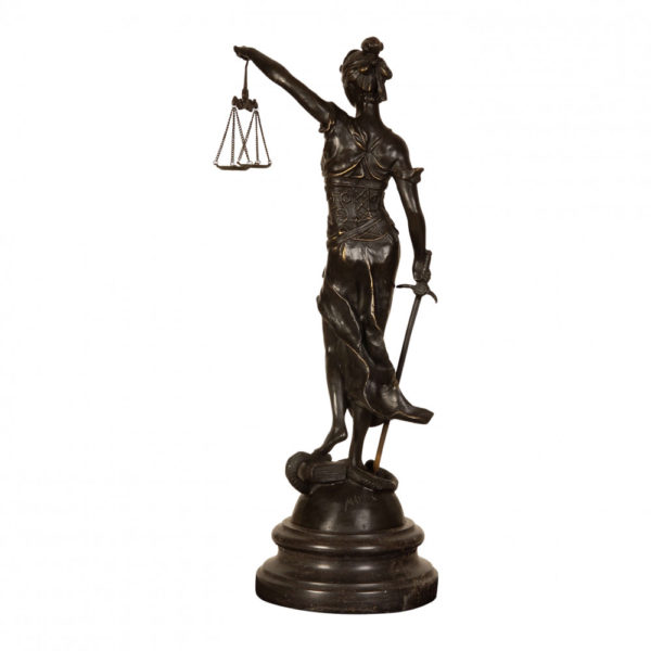bronzova socha spravodlivost